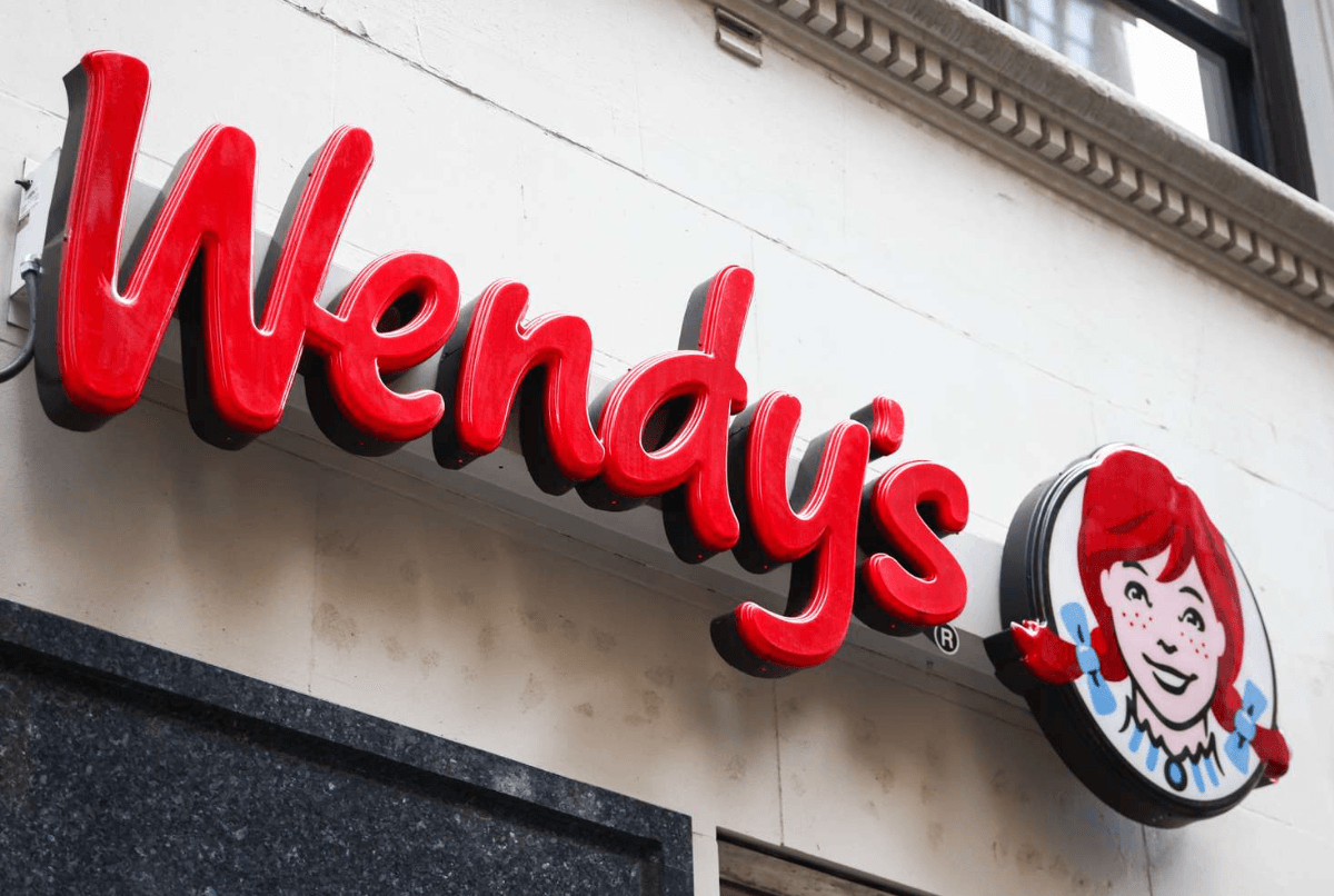 O que aconteceu com as ações da Wendy's hoje? Por que todos estão falando da WEN